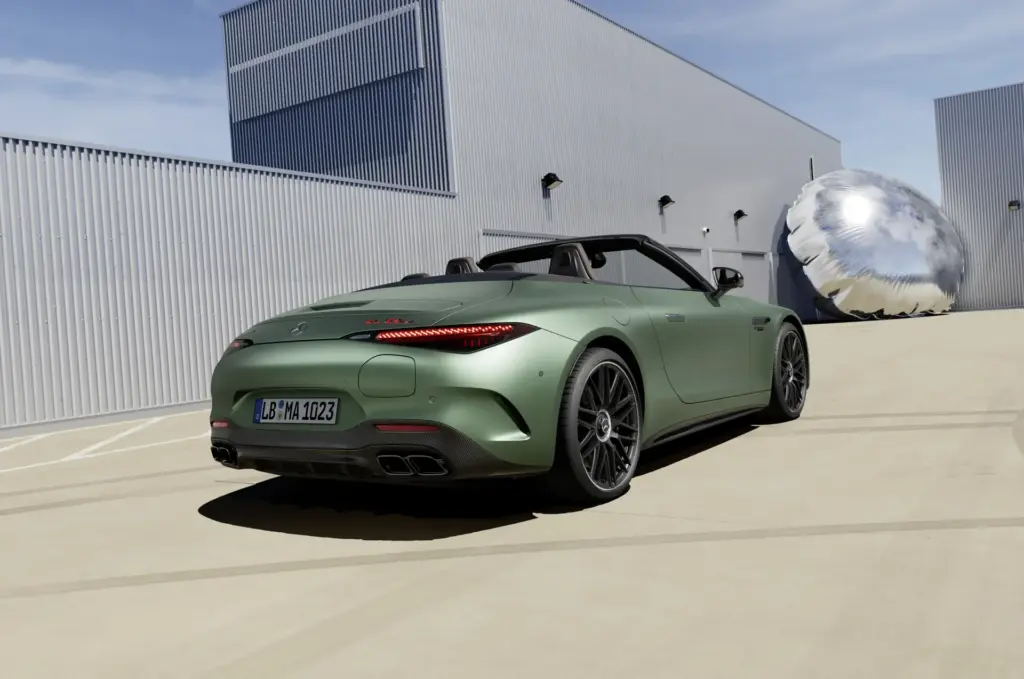 Vista traseira do Mercedes-AMG SL 63 S E Performance
