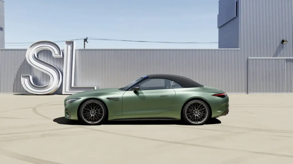 Perfil com capota fechada do Mercedes-AMG SL 63 S E Performance