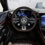 Volante e instrumentos do Mercedes-AMG SL 63 S E Performance