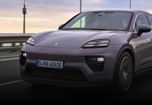 Vista dianteira em movimento da família Porsche Macan Electric
