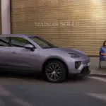 Vista lateral da família Porsche Macan Electric