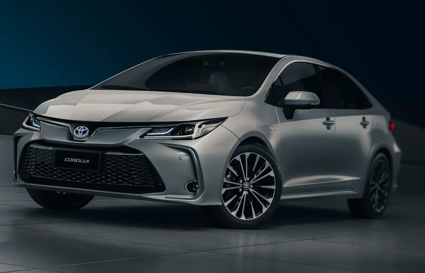 Vista dianteira em três quartos da família Toyota Corolla Hybrid