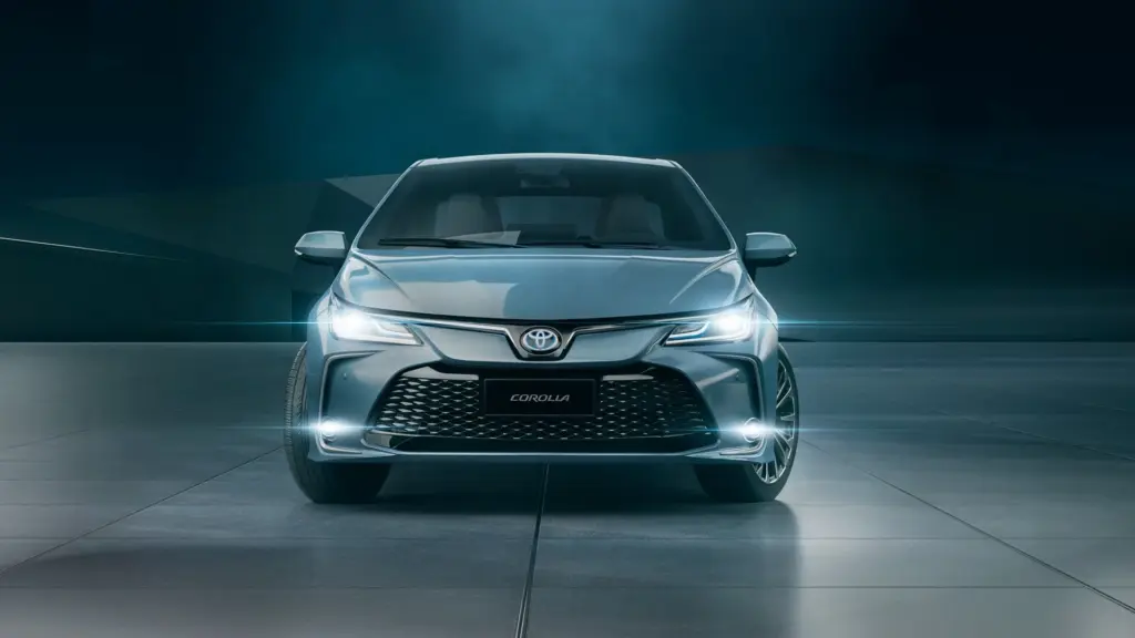 Vista frontal da família Toyota Corolla Hybrid