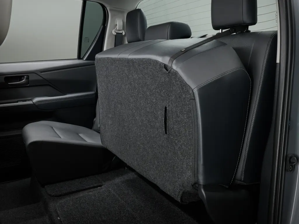 Banco traseiro rebatido da Hilux diesel japonesa