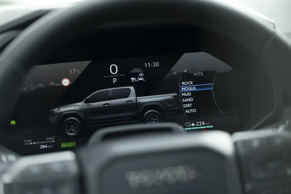 Instrumentos digitais da Hilux BEV europeia