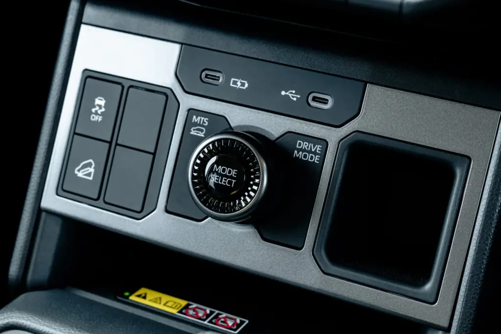Comandos de modos de condução e Multi-Terrain Select
