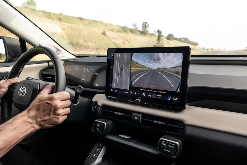 Painel e volante da família Toyota RAV4