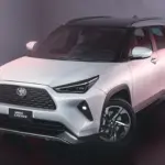 Vista dianteira em três quartos da família Toyota Yaris Cross