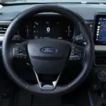 Volante, painel de 8 polegadas e SYNC da Ford Maverick Hybrid