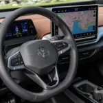 Volkswagen ID.4 Pro 2027 — Painel, volante e central multimídia