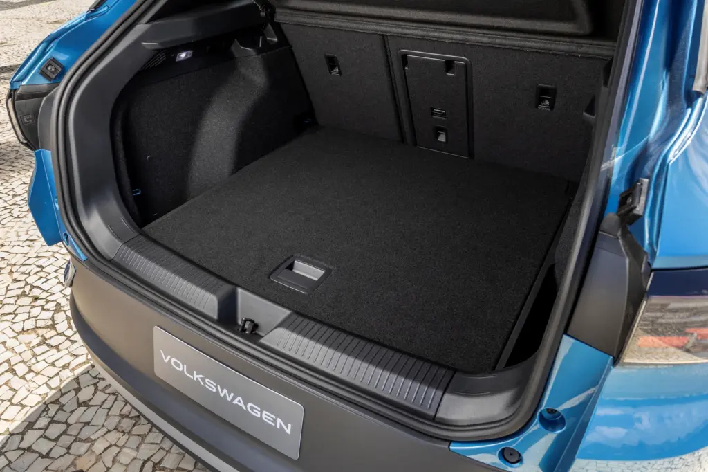 Volkswagen ID.4 Pro 2027 — Porta-malas com bancos traseiros levantados