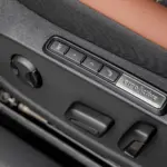 Volkswagen ID.4 Pro 2027 — Comandos do banco dianteiro ErgoActive