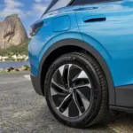 Volkswagen ID.4 Pro 2027 — Roda traseira Hamar e tomada de recarga fechada