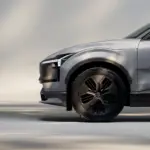 Roda dianteira do Volvo EX30 Cross Country